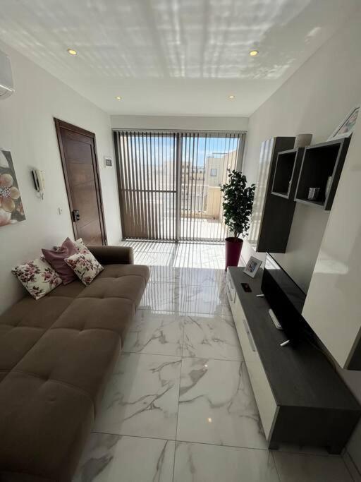 2 Bedroom Apartment In Msida, Malta Bagian luar foto