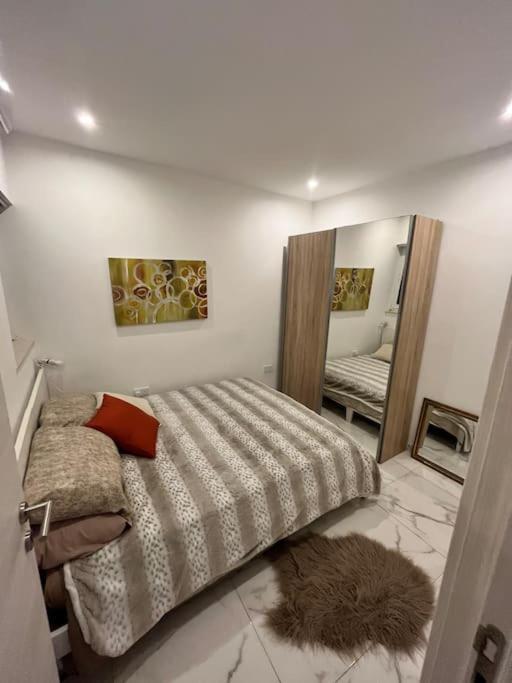 2 Bedroom Apartment In Msida, Malta Bagian luar foto