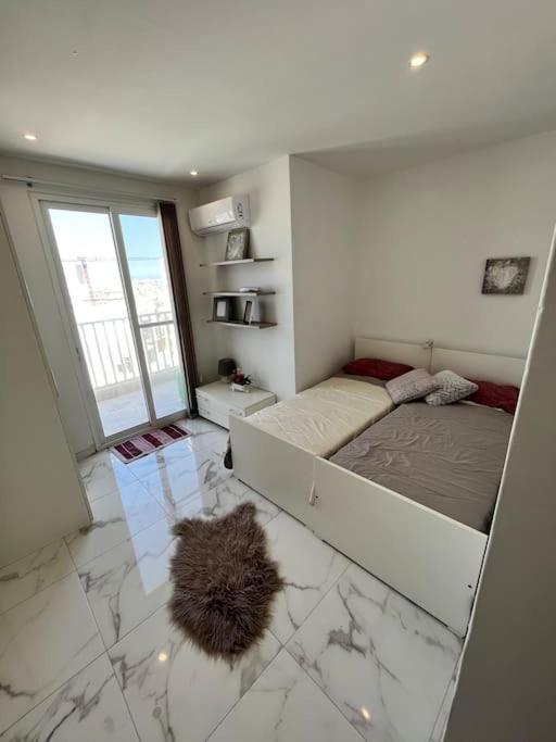2 Bedroom Apartment In Msida, Malta Bagian luar foto