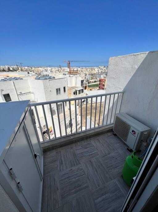 2 Bedroom Apartment In Msida, Malta Bagian luar foto