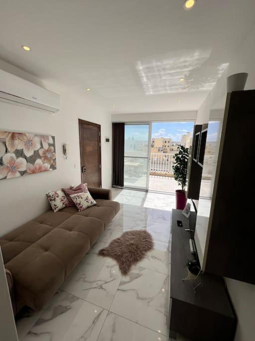 2 Bedroom Apartment In Msida, Malta Bagian luar foto